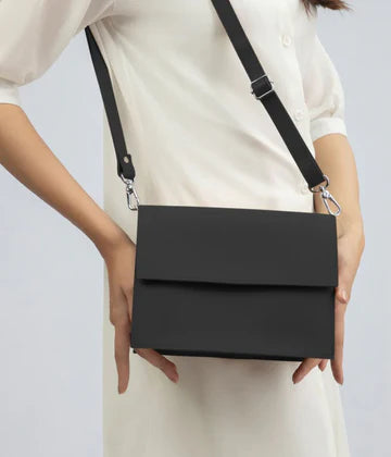 Victorian Rouge Crossbody Black
